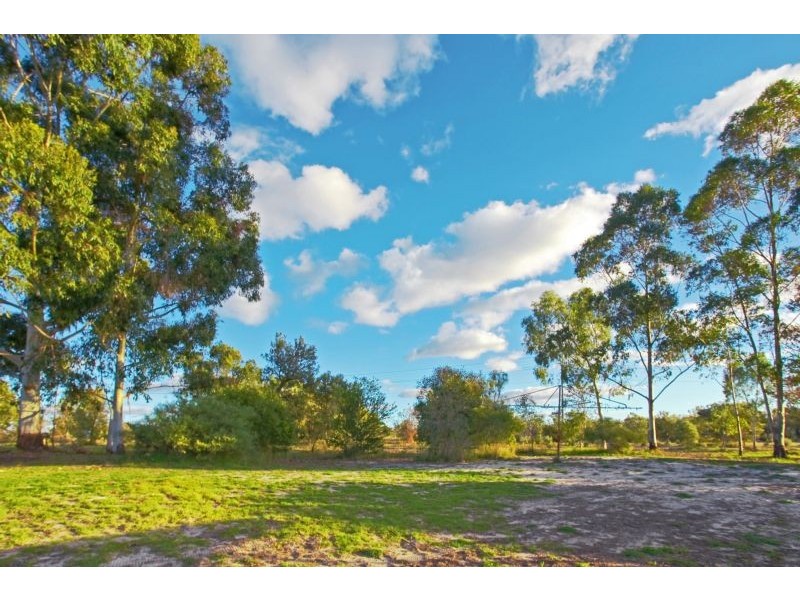 498 Rowley Road, Oakford WA 6121