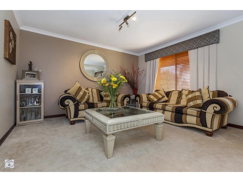 15 Jenkin Mews, Atwell WA 6164