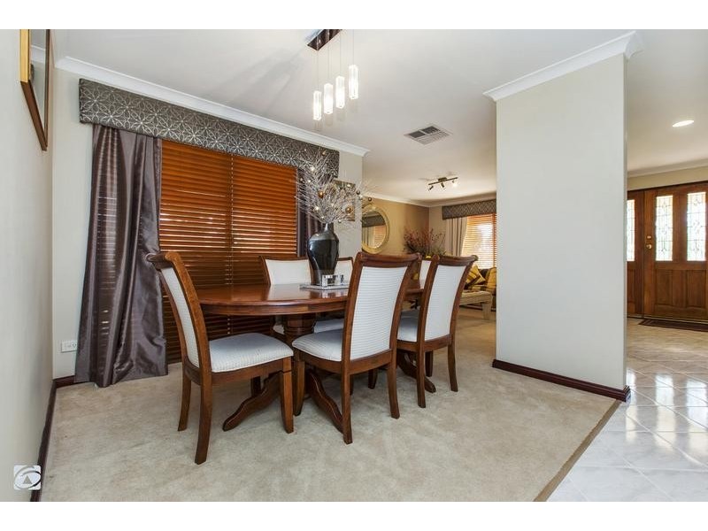 15 Jenkin Mews, Atwell WA 6164