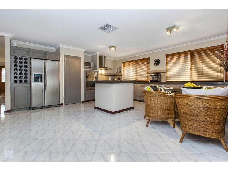 15 Jenkin Mews, Atwell WA 6164