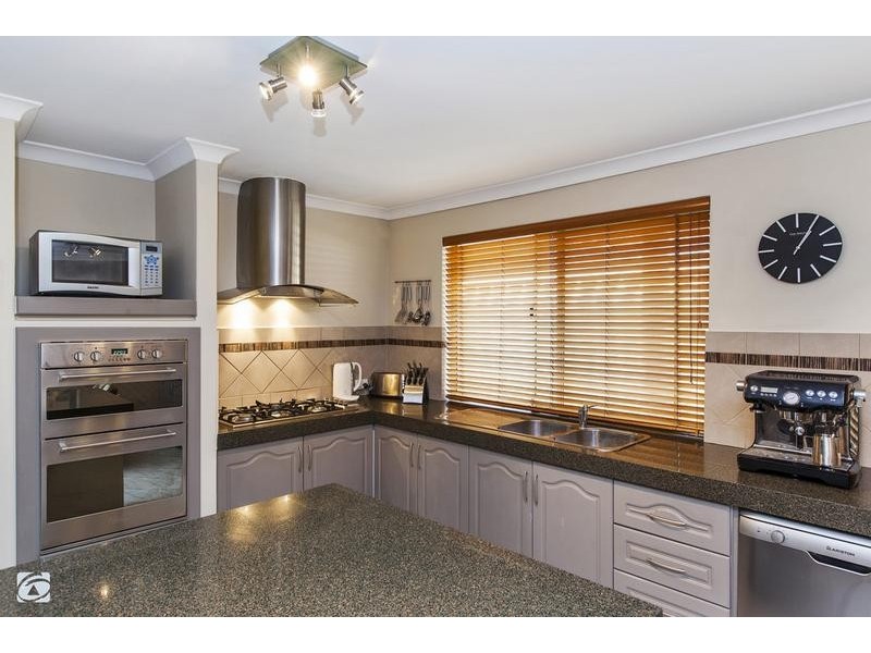 15 Jenkin Mews, Atwell WA 6164