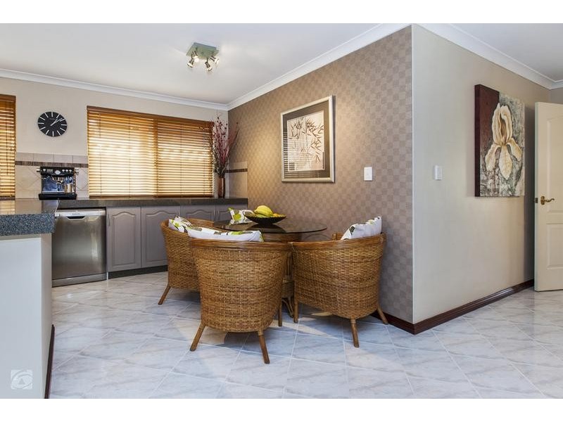 15 Jenkin Mews, Atwell WA 6164