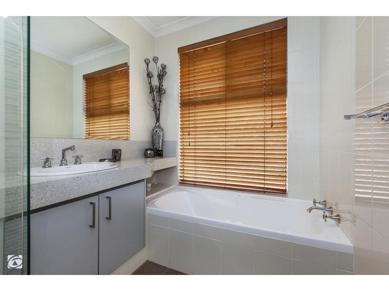 15 Jenkin Mews, Atwell WA 6164