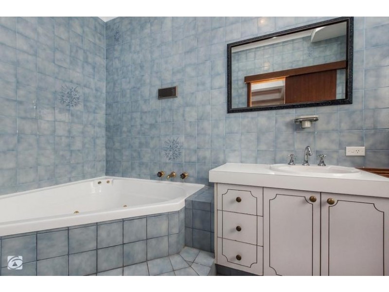 4 Cary Street, Munster WA 6166