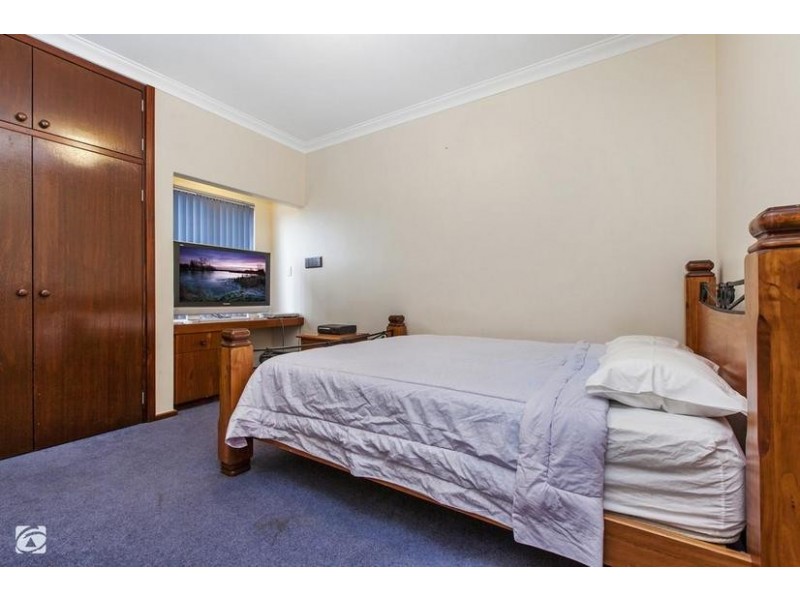 4 Cary Street, Munster WA 6166