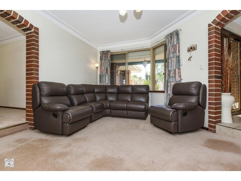 10 Thatched Court, Bibra Lake WA 6163