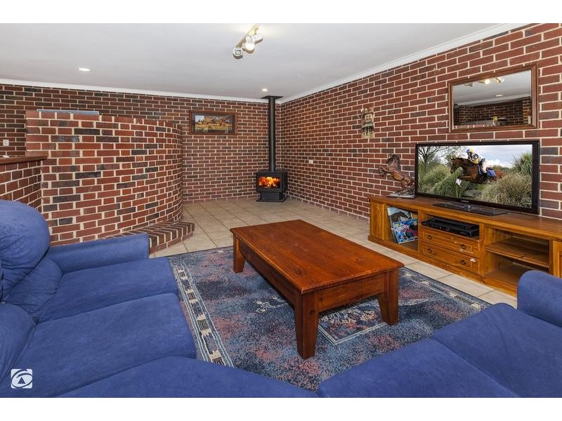 10 Thatched Court, Bibra Lake WA 6163