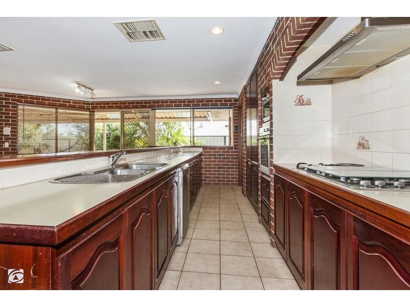 10 Thatched Court, Bibra Lake WA 6163