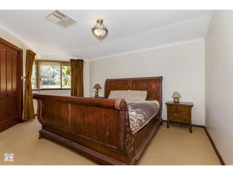 10 Thatched Court, Bibra Lake WA 6163