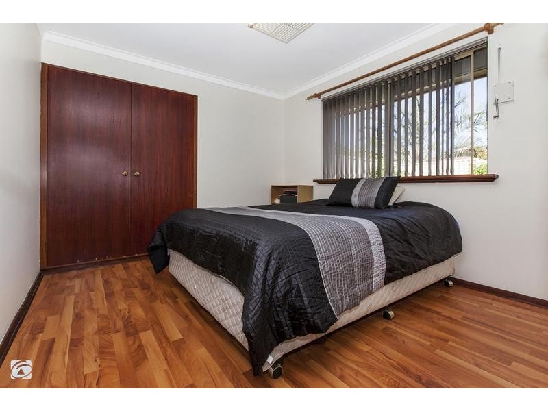 10 Thatched Court, Bibra Lake WA 6163