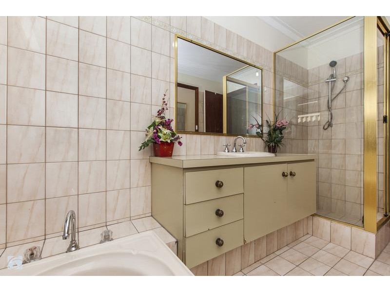 10 Thatched Court, Bibra Lake WA 6163