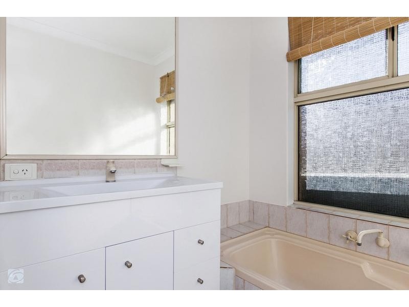 8 Leatherwood Rise, South Lake WA 6164