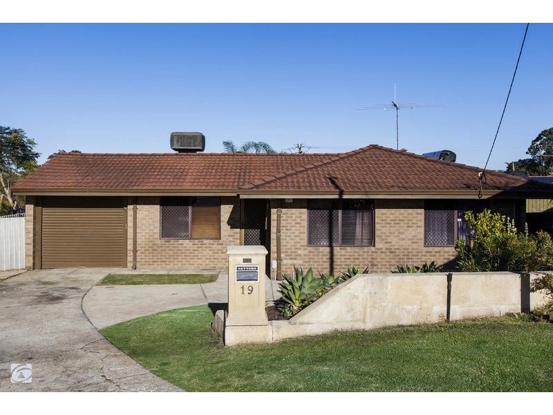 19 Tinaroo Court, South Lake WA 6164
