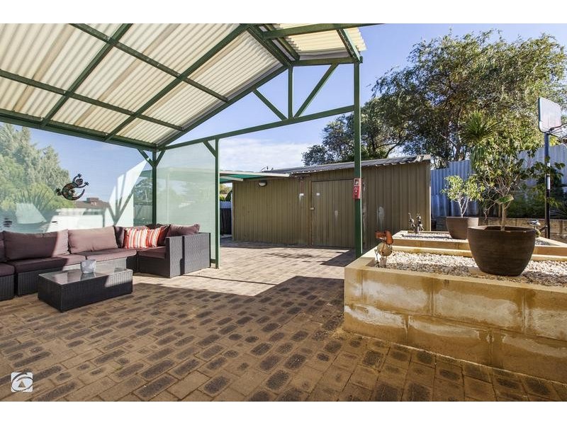 19 Tinaroo Court, South Lake WA 6164