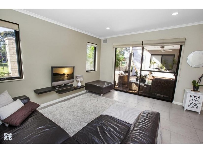 24 Tarwhine Close, South Lake WA 6164