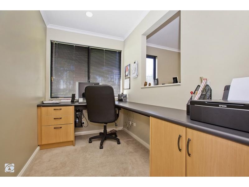 24 Tarwhine Close, South Lake WA 6164