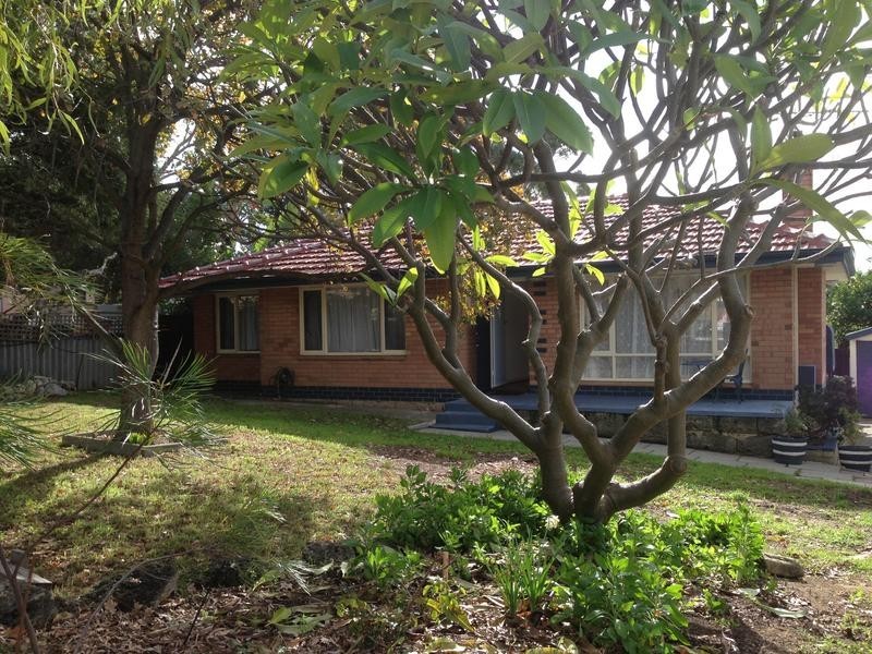 112 Clontarf Road, Hamilton Hill WA 6163