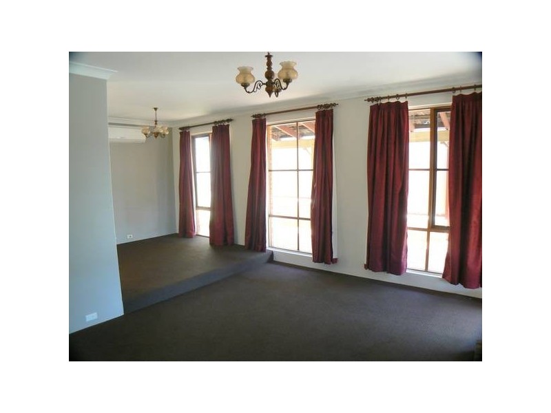 10 Gum Court, Yangebup WA 6164