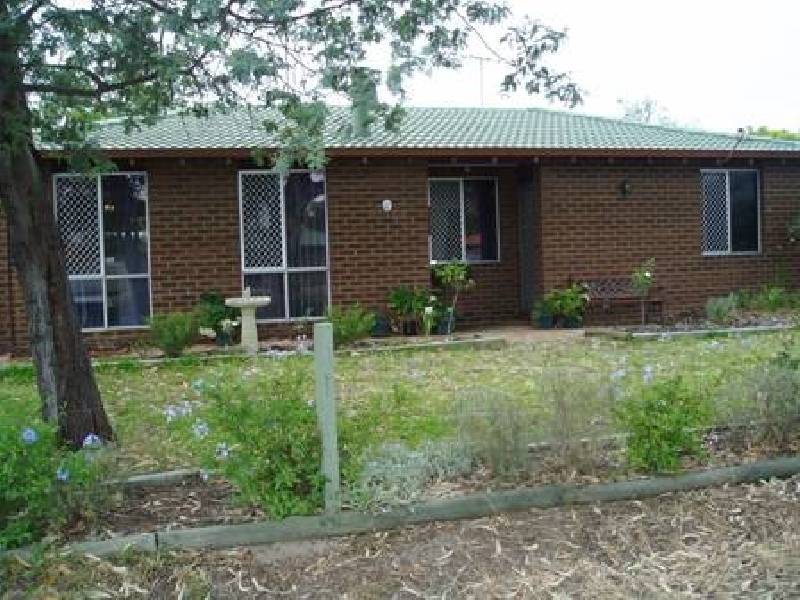 4 Burrowa Street, Armadale WA 6112