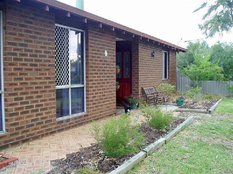 4 Burrowa Street, Armadale WA 6112