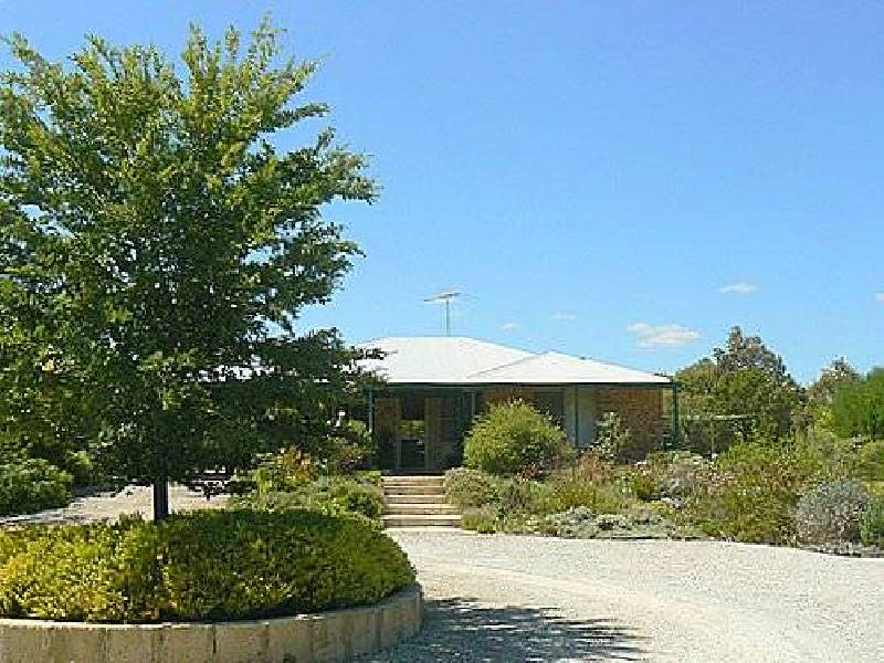 33 Holmes Road, Oakford WA 6121