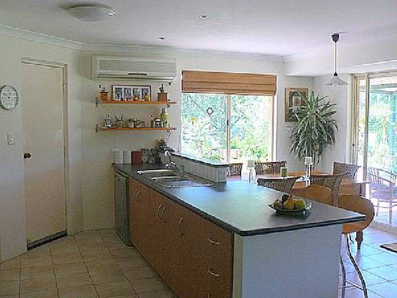 33 Holmes Road, Oakford WA 6121