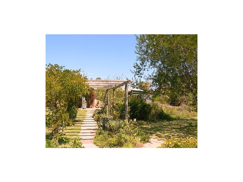 33 Holmes Road, Oakford WA 6121