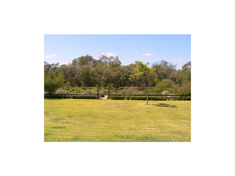 33 Holmes Road, Oakford WA 6121