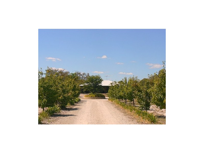 33 Holmes Road, Oakford WA 6121
