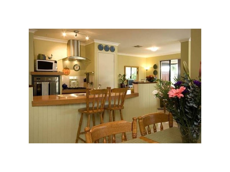 Marav Court, Success WA 6164