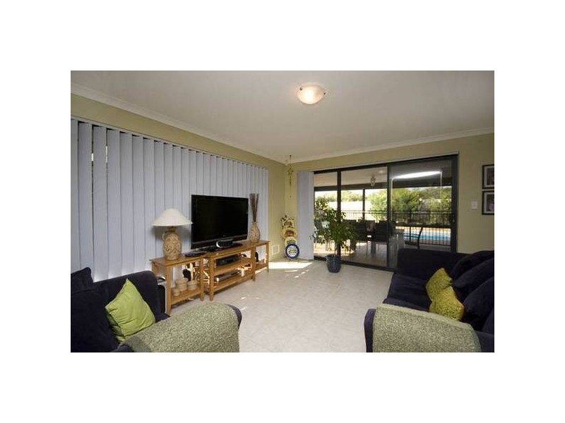 Marav Court, Success WA 6164