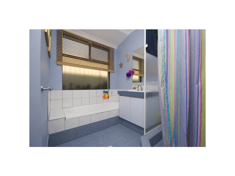 Marav Court, Success WA 6164