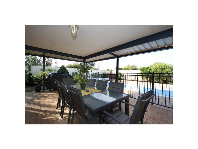 Marav Court, Success WA 6164