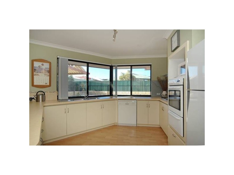 8 Ledden Court, Success WA 6164