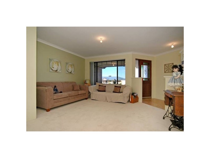 8 Ledden Court, Success WA 6164