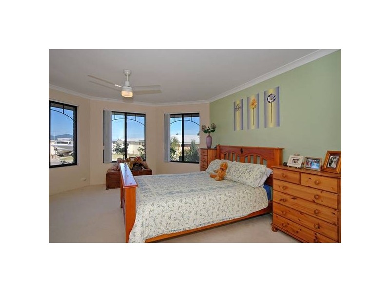 8 Ledden Court, Success WA 6164