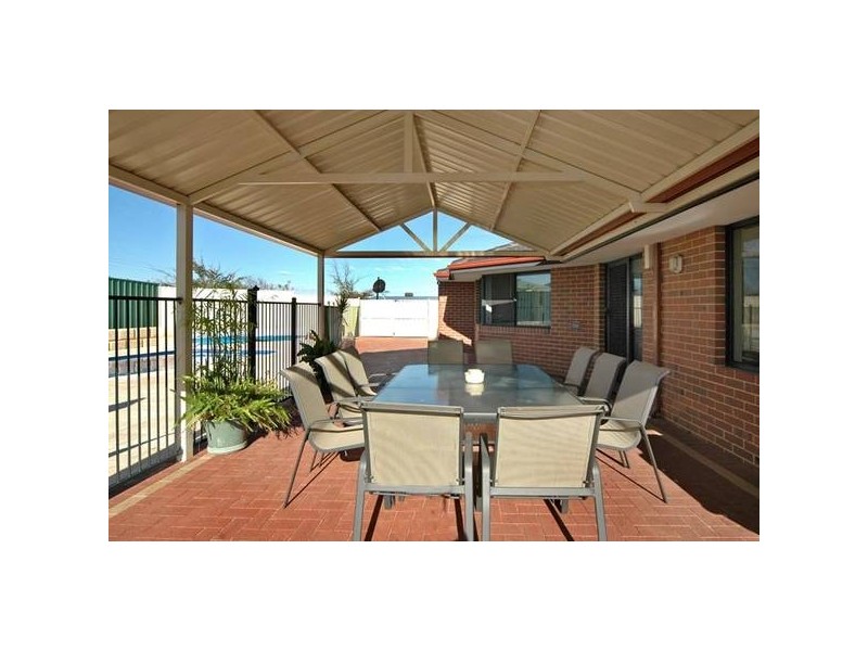 8 Ledden Court, Success WA 6164