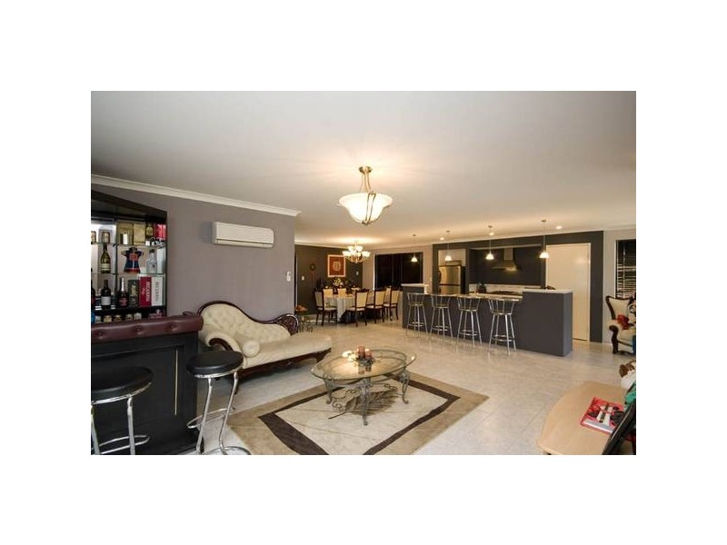 Steiner Avenue, Success WA 6164