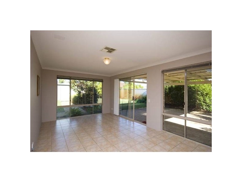 17 Lipton Mews, Atwell WA 6164