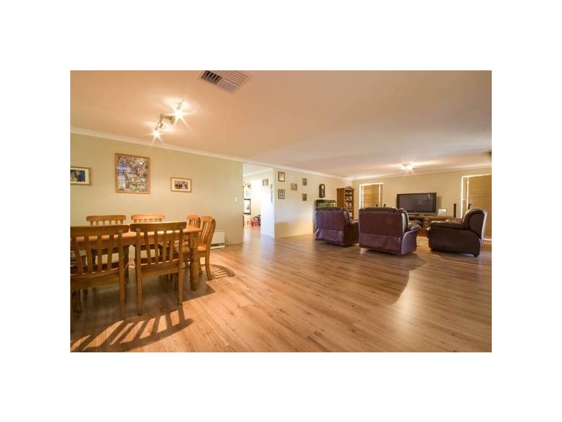 Montgomery Drive, Success WA 6164