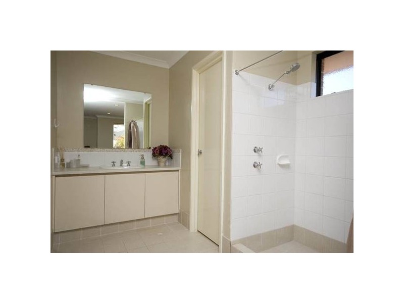 Montgomery Drive, Success WA 6164