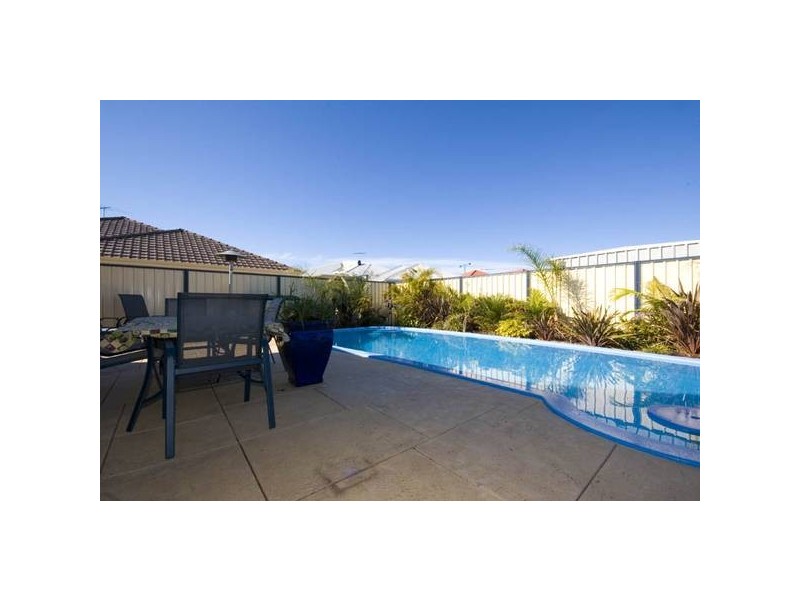 Montgomery Drive, Success WA 6164