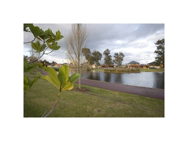 Montgomery Drive, Success WA 6164