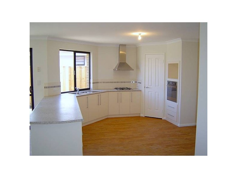 18 Poinsettia Green, Halls Head WA 6210