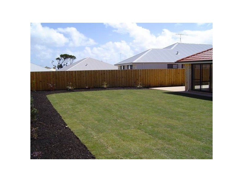 18 Poinsettia Green, Halls Head WA 6210