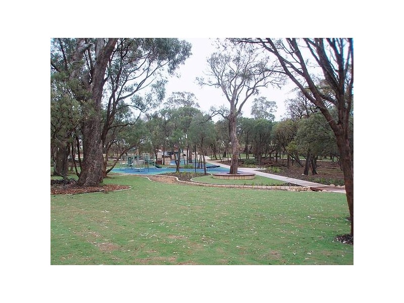 18 Poinsettia Green, Halls Head WA 6210