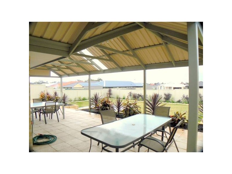 6 Dongara Way, South Lake WA 6164