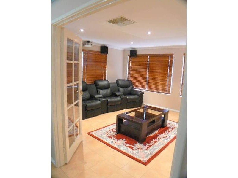 77 Congdon Ave, Beeliar WA 6164