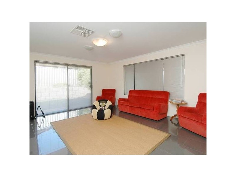 8 Millstream Place, Success WA 6164