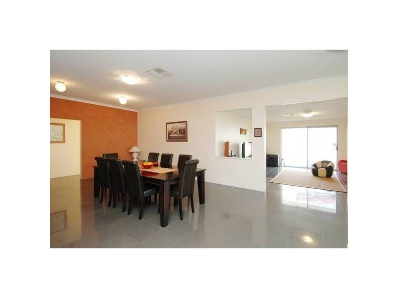 8 Millstream Place, Success WA 6164